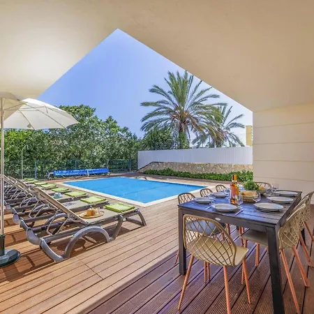 וילה Casa Petunia By *